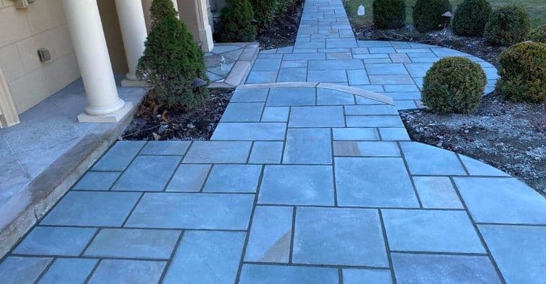 Thermal variegated bluestone walkway